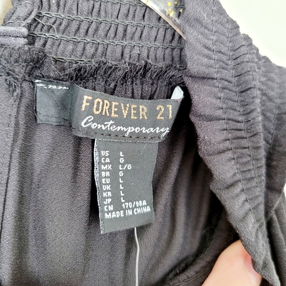 Forever 21 contemporary flowy top very open sides - Picture 4 of 8